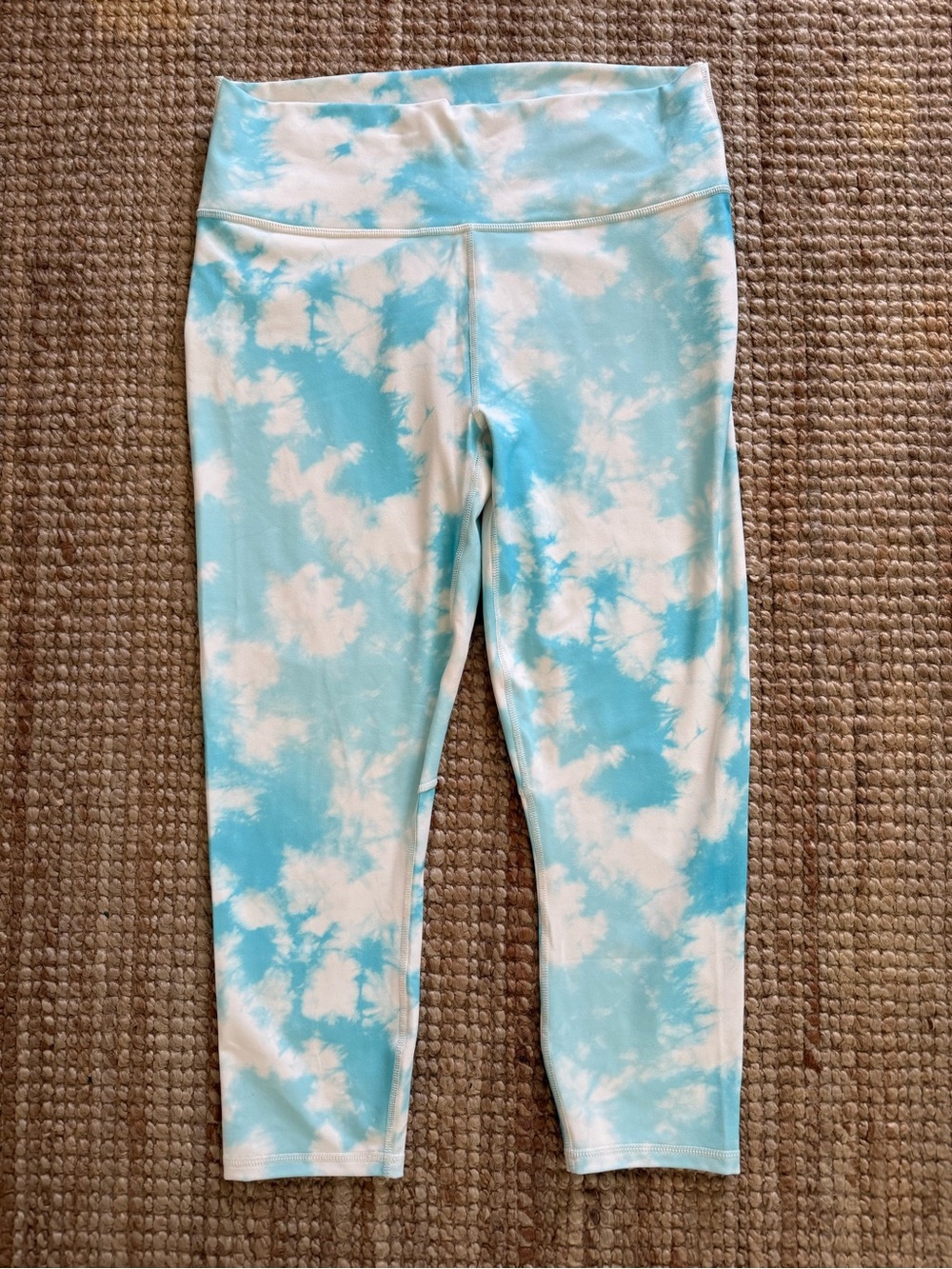 Fabletics PowerHold High Waisted Tie Dye Capri Leggings Blue White Women’s M
